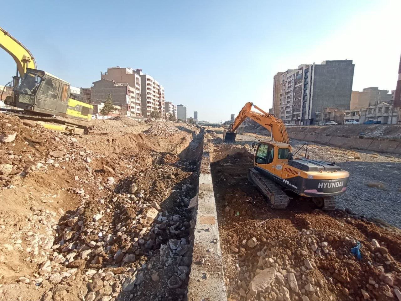 عملیات ساحل سازی رودخانه شهرچایی در ارومیه سرعت گرفت عملیات ساحل سازی رودخانه شهرچایی در ارومیه سرعت گرفت